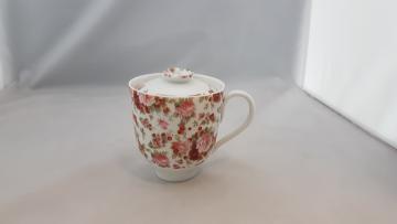 Mug et son couvercle- Décor Rose fraise des bois